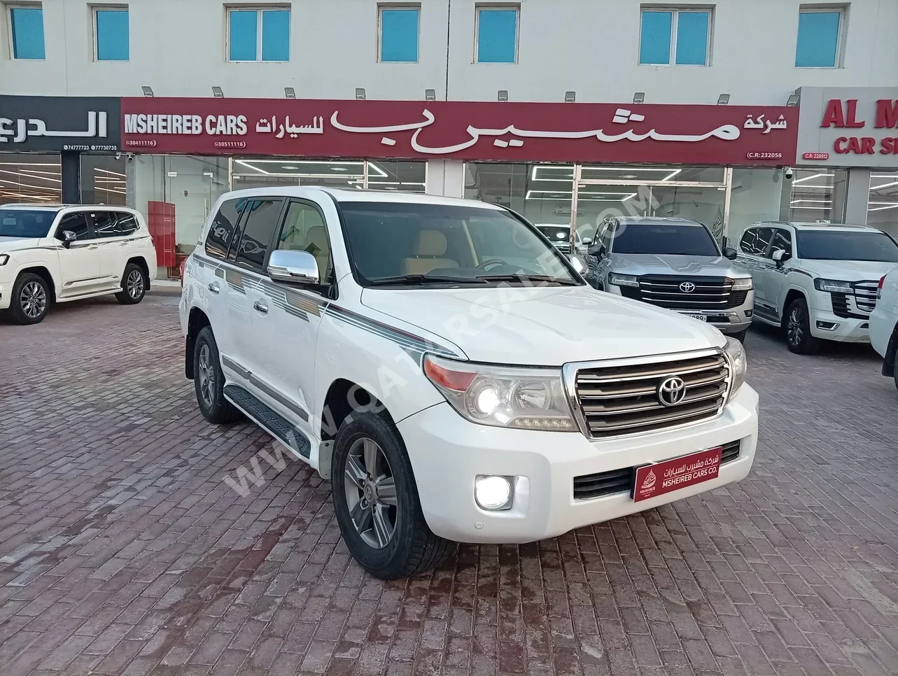 Toyota Land Cruiser GXR 2015 Automatic 490,000 Km 8 Cylinder Four Wheel Drive (4WD) SUV White