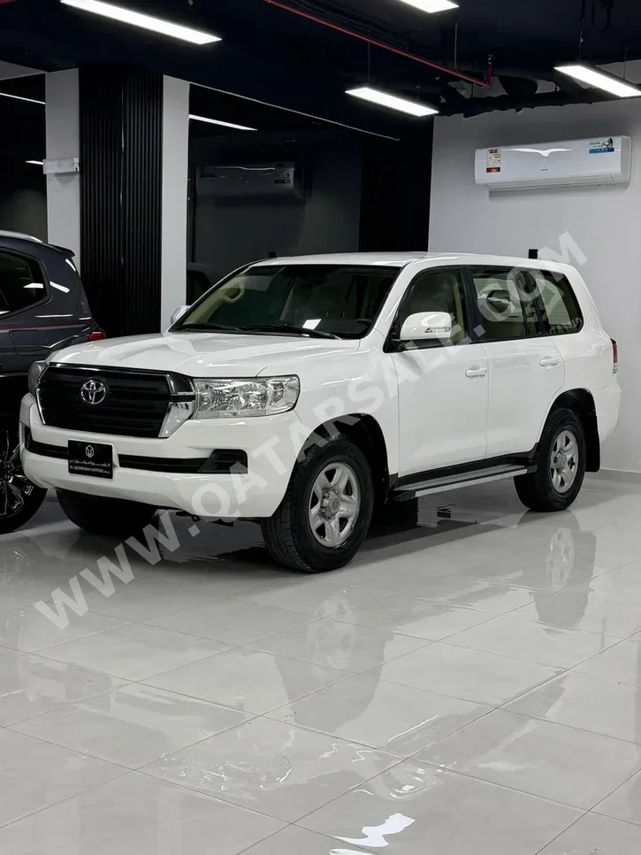 Toyota Land Cruiser GX 2017 Automatic 500,000 Km 6 Cylinder Four Wheel Drive (4WD) SUV White