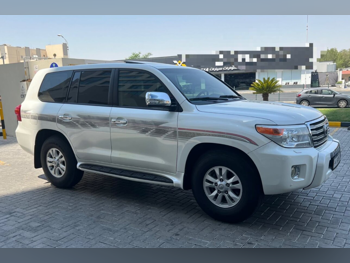 Toyota  Land Cruiser  GXR  2012  Automatic  446,000 Km  8 Cylinder  Four Wheel Drive (4WD)  SUV  Pearl