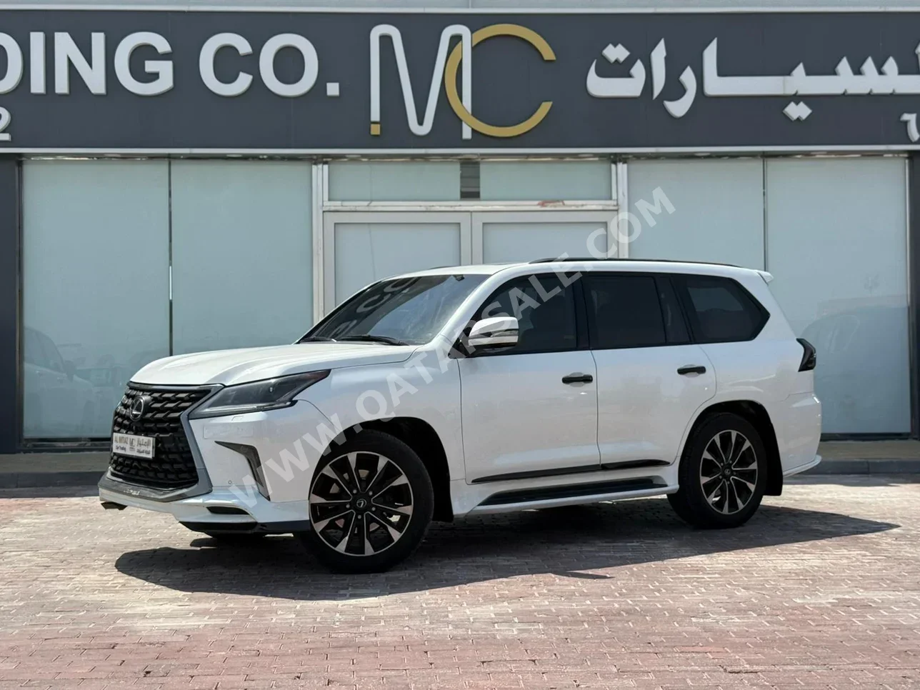 Lexus  LX  570  2017  Automatic  198,000 Km  8 Cylinder  Four Wheel Drive (4WD)  SUV  White