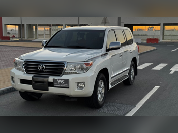 Toyota Land Cruiser GXR 2013 Automatic 390,000 Km 8 Cylinder Four Wheel Drive (4WD) SUV White