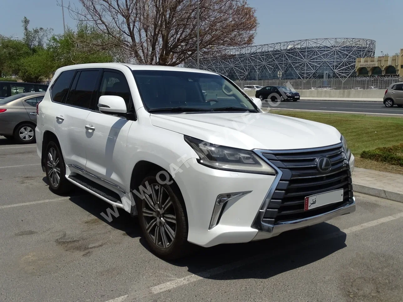 Lexus LX 570 2016 Automatic 326,000 Km 8 Cylinder Four Wheel Drive (4WD) SUV White