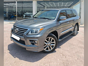 Lexus LX 2015 Automatic 70,000 Km 8 Cylinder Four Wheel Drive (4WD) SUV Gray