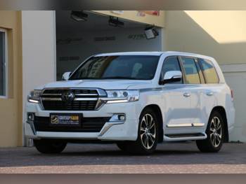 Toyota Land Cruiser VXR 2021 Automatic 127,000 Km 8 Cylinder Four Wheel Drive (4WD) SUV White