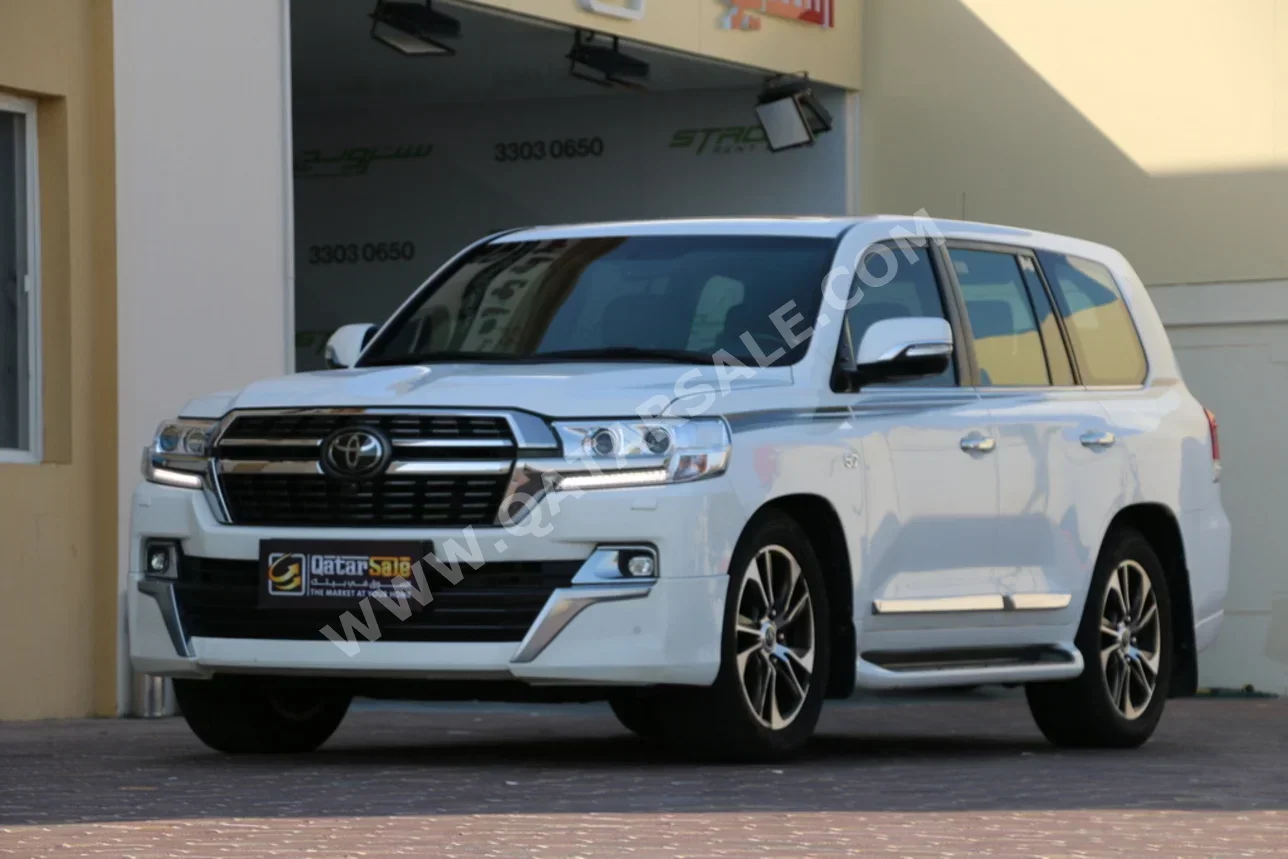 Toyota Land Cruiser VXR 2021 Automatic 127,000 Km 8 Cylinder Four Wheel Drive (4WD) SUV White