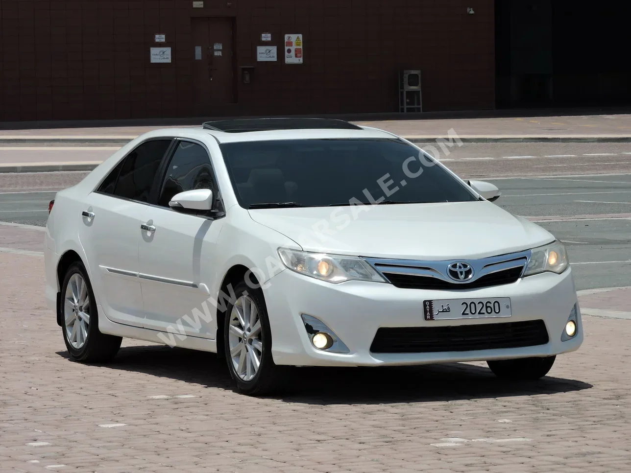 Toyota Camry GLX 2014 Automatic 200,000 Km 4 Cylinder Front Wheel Drive (FWD) Sedan White