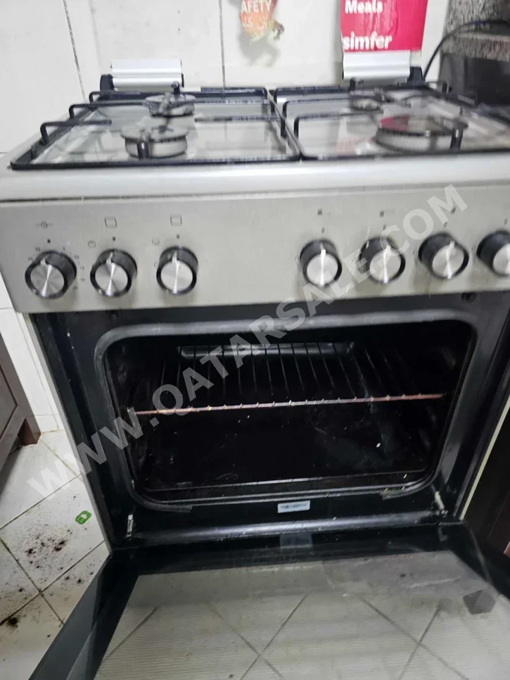Oven  - Gas  - Black