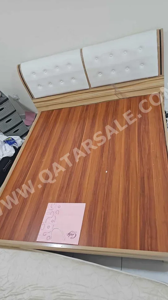الأسّرة - أبيض