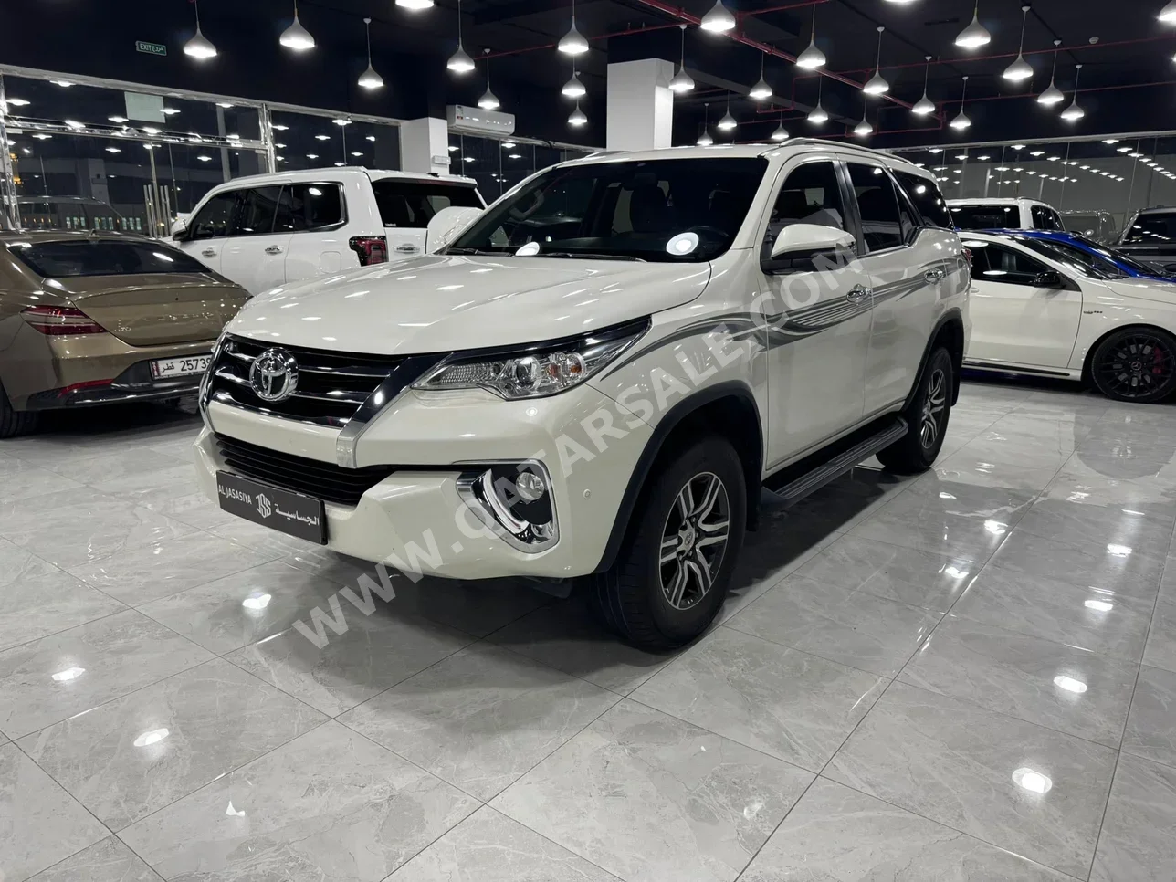 تويوتا فورشنر 2020 اوتوماتيك 75,000 كم 4 سلندر دفع رباعي اس يو في أبيض