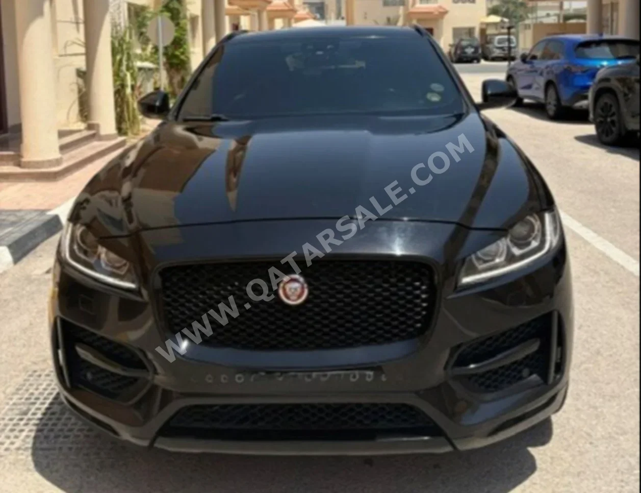 جاكوار اف - بيس ار سبورت 2017 اوتوماتيك 150,000 كم 6 سلندر دفع رباعي اس يو في أسود