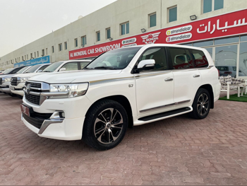 Toyota Land Cruiser VXS 2016 Automatic 272,000 Km 8 Cylinder Four Wheel Drive (4WD) SUV White