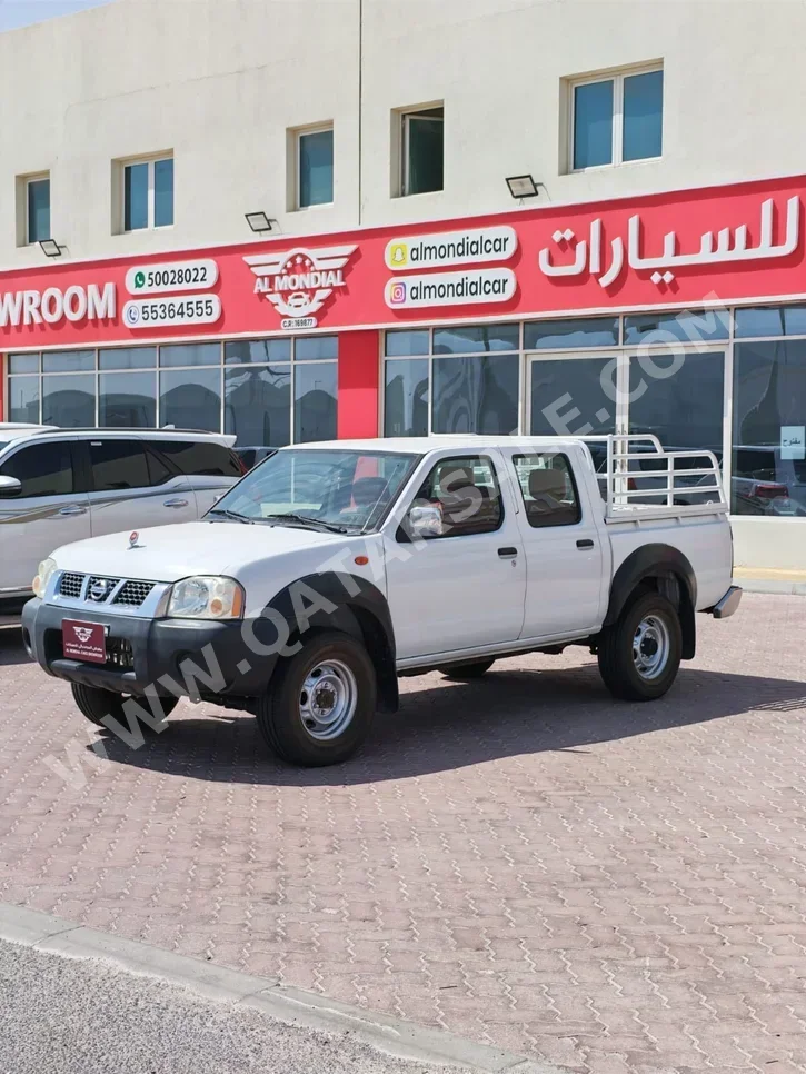 Nissan Pickup 2015 Manual 263,000 Km 4 Cylinder Rear Wheel Drive (RWD) Pick Up White