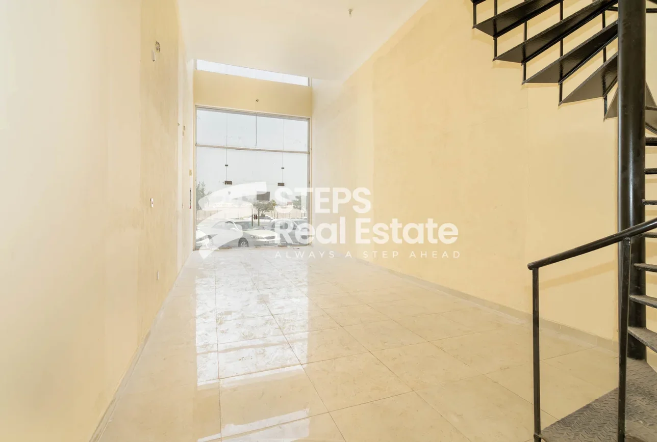 Commercial Shops - Not Furnished - Doha For Rent - Madinat Khalifa South