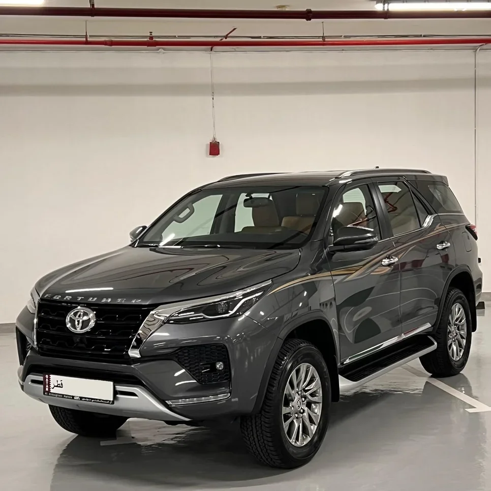Toyota  Fortuner  SR5  2025  Automatic  2,000 Km  6 Cylinder  Four Wheel Drive (4WD)  SUV  Gray  With Warranty
