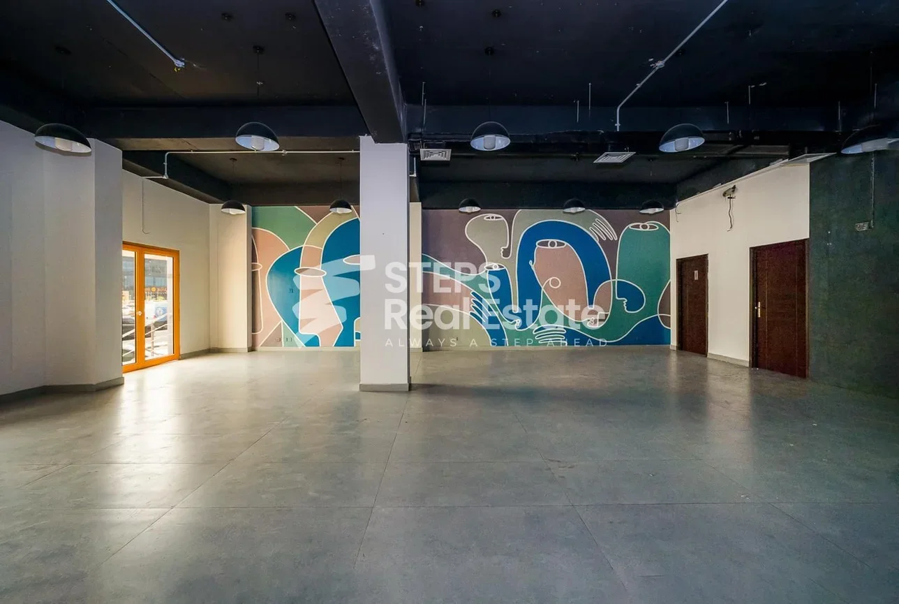 Commercial Shops - Not Furnished  - Doha  For Rent  - Nuaija