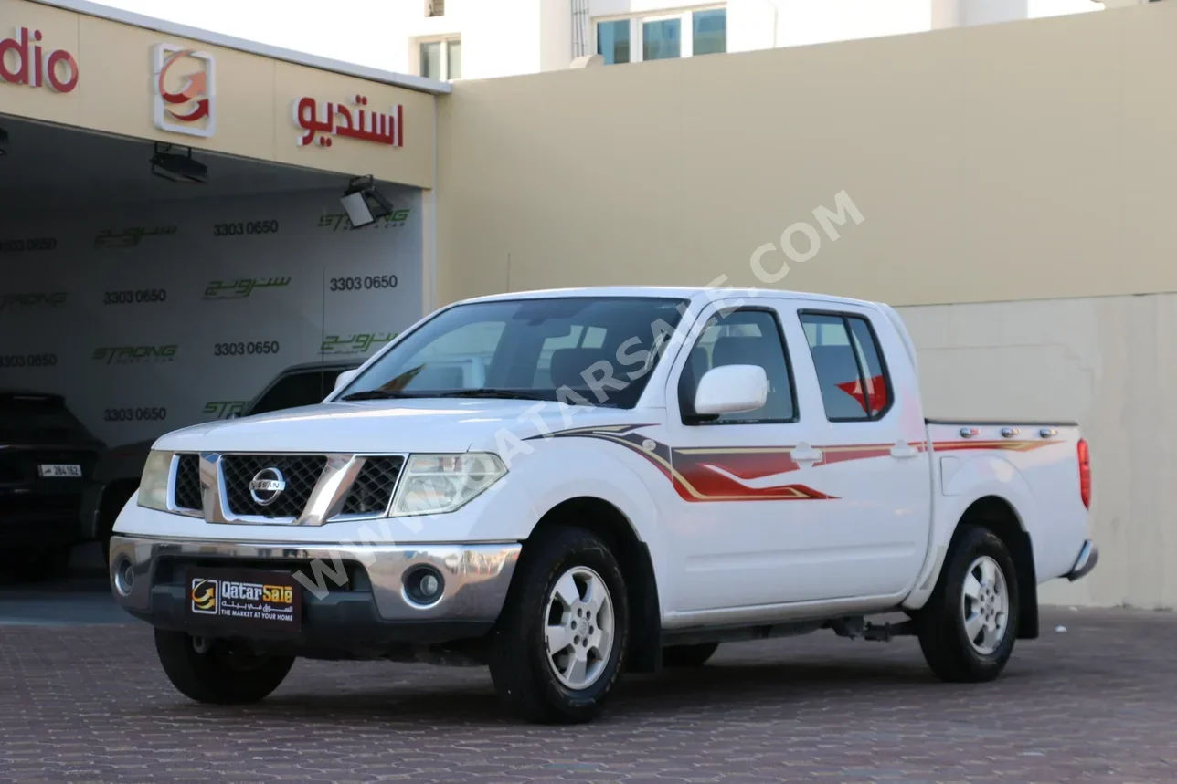 نيسان نافارا أس اي 2015 اوتوماتيك 149,000 كم 4 سلندر دفع خلفي بيكب أبيض