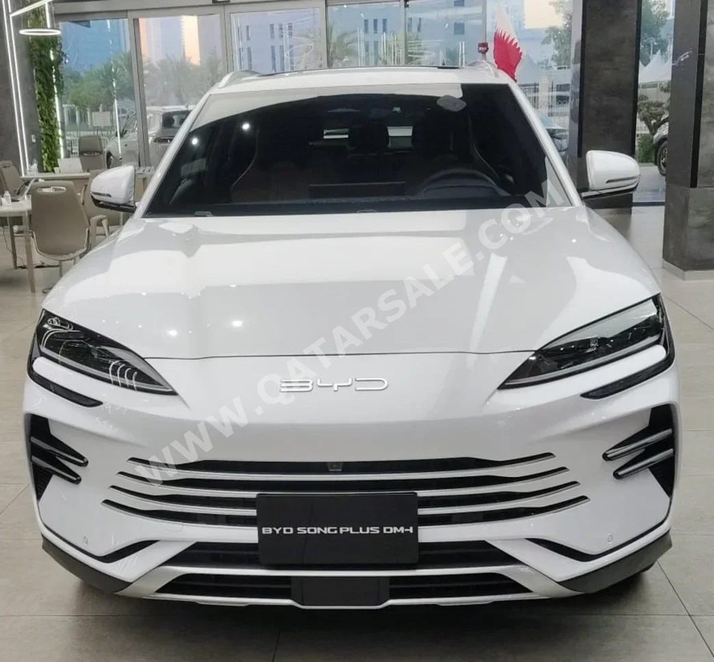 بي واي دي سونغ بلس 4 سلندر اس يو في ( أي دبليو دي ) أبيض 2025