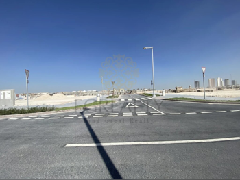 اراضي للبيع  في لوسيل  -المساحة 832 متر مربع