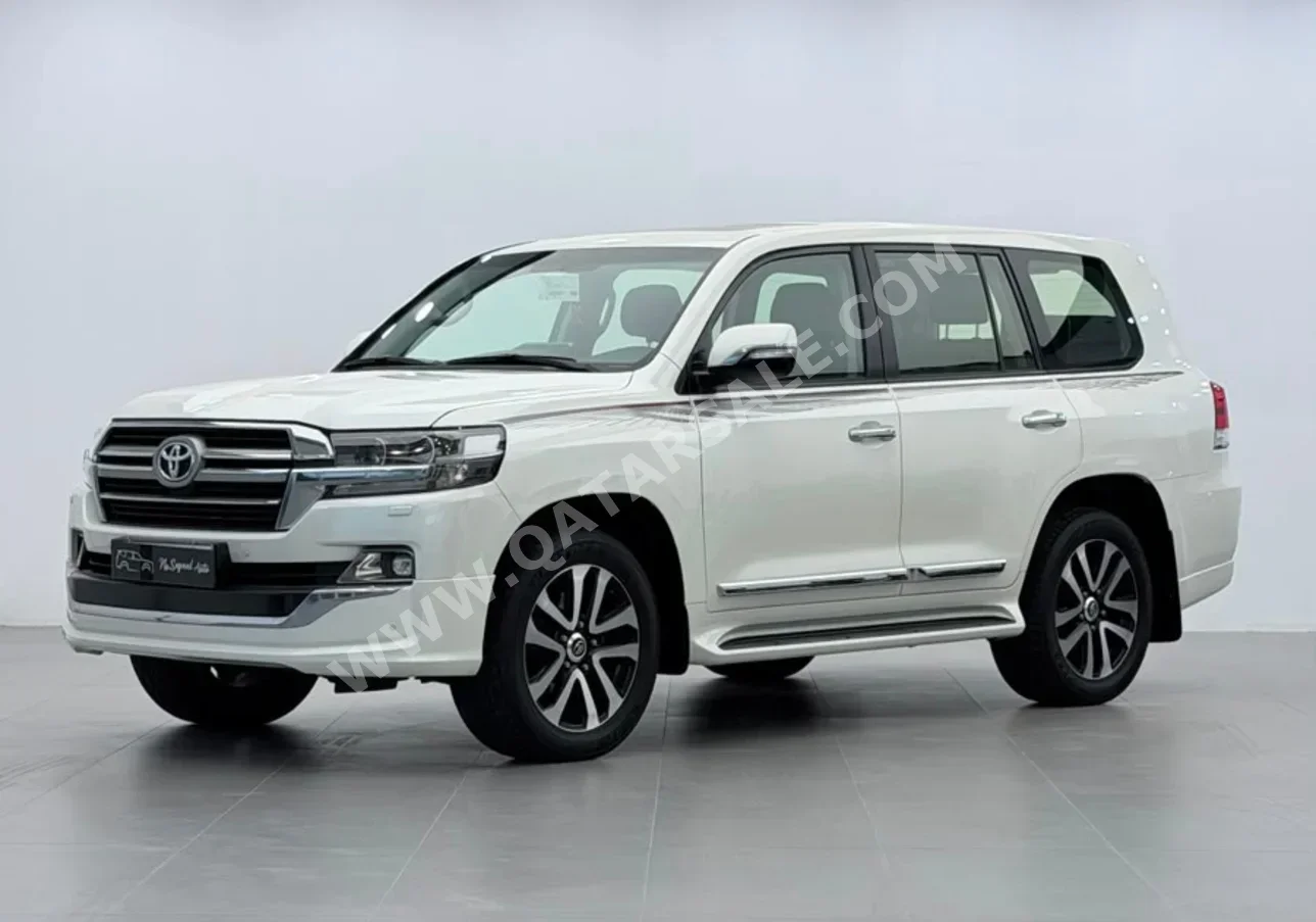 Toyota Land Cruiser GXR- Grand Touring 2019 Automatic 173,000 Km 8 Cylinder Four Wheel Drive (4WD) SUV White
