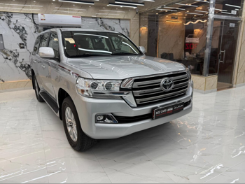 Toyota Land Cruiser GXR 2020 Automatic 141,000 Km 6 Cylinder Four Wheel Drive (4WD) SUV Silver
