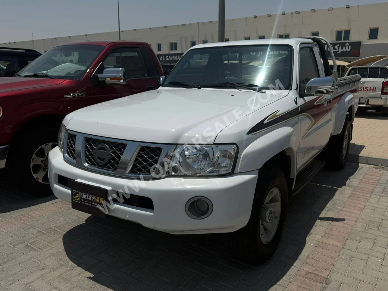 نيسان  باترول  اس جي ال  2014  عادي  600,000 كم  6 سلندر  دفع رباعي  بيكب  أبيض