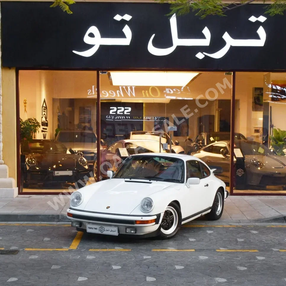 بورش  911  كاريرا اس  1983  اوتوماتيك  91,888 كم  6 سلندر  دفع خلفي  كلاسك  أبيض