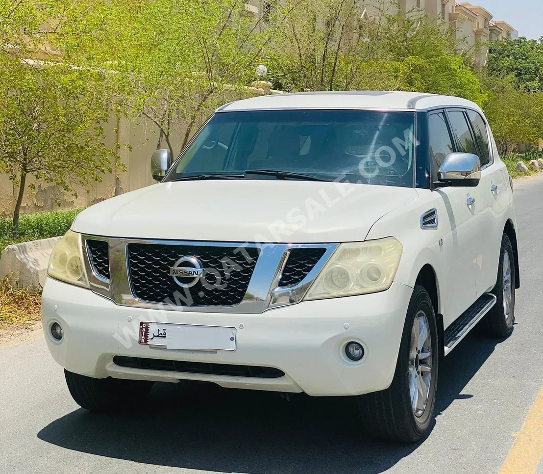 نيسان باترول ال اي 2012 اوتوماتيك 360,000 كم 8 سلندر دفع رباعي اس يو في أبيض