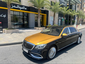 Mercedes-Benz  Maybach  S500  2016  Automatic  165,000 Km  8 Cylinder  All Wheel Drive (AWD)  Sedan  Black and Gold