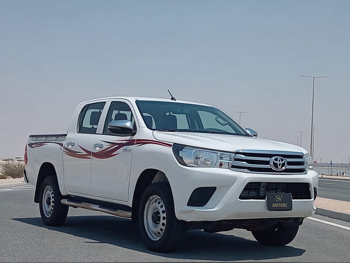 Toyota  Hilux  2022  Manual  68,000 Km  4 Cylinder  Four Wheel Drive (4WD)  Pick Up  White