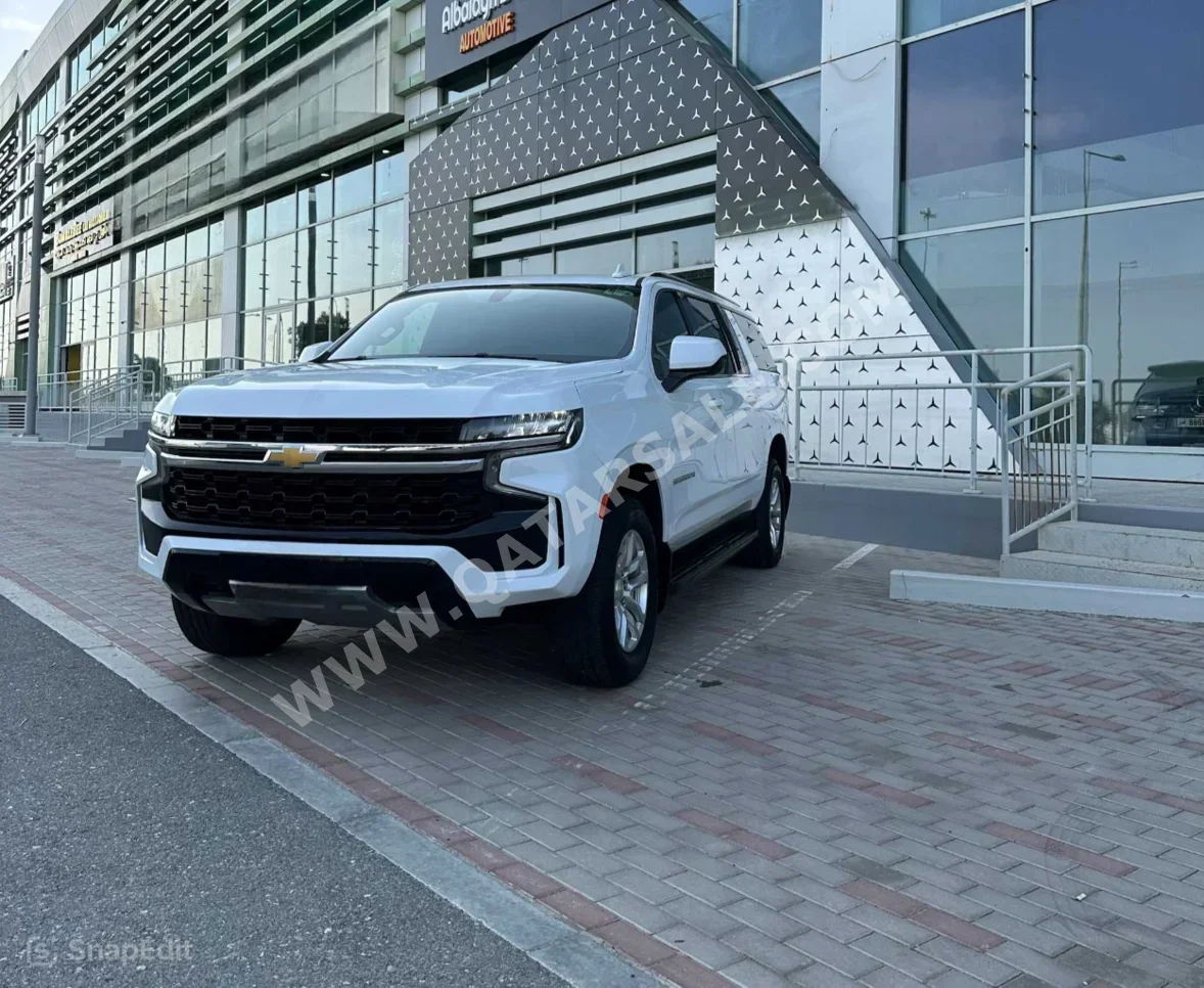 Chevrolet  Suburban  2021  Automatic  266,000 Km  8 Cylinder  Four Wheel Drive (4WD)  SUV  White
