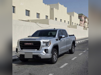 GMC Sierra Elevation 2019 Automatic 218,000 Km 8 Cylinder Four Wheel Drive (4WD) Pick Up Silver