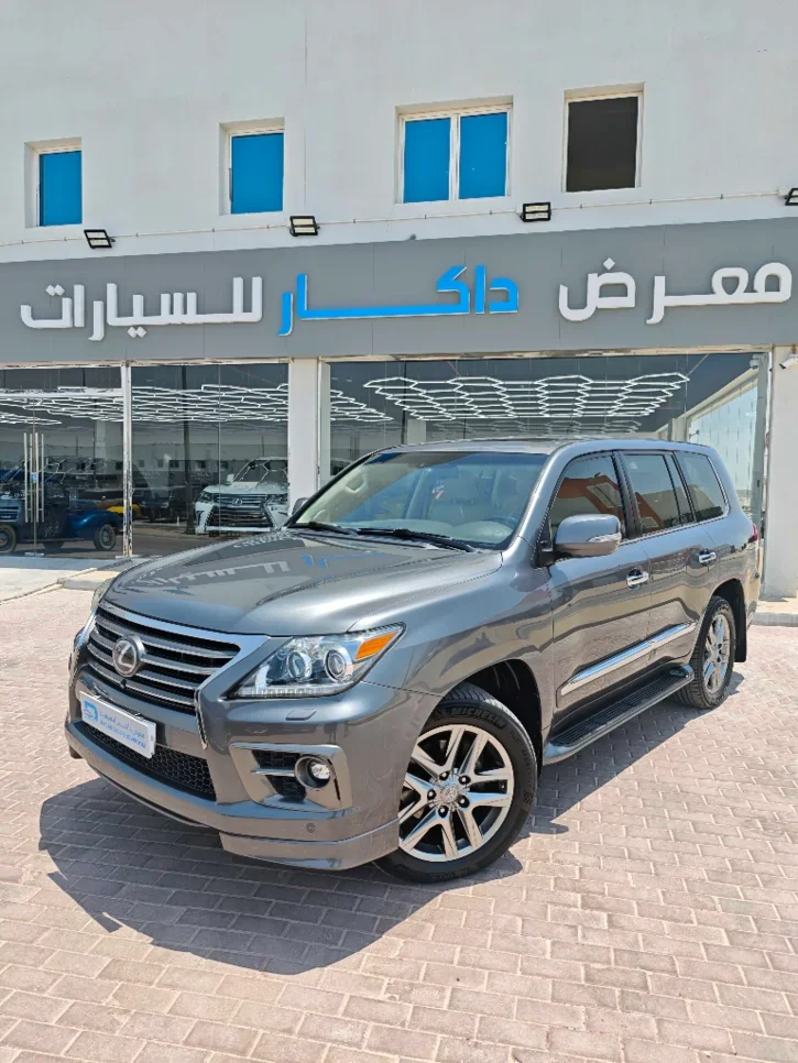 Lexus  LX  570  2015  Automatic  70,000 Km  8 Cylinder  Four Wheel Drive (4WD)  SUV  Gray
