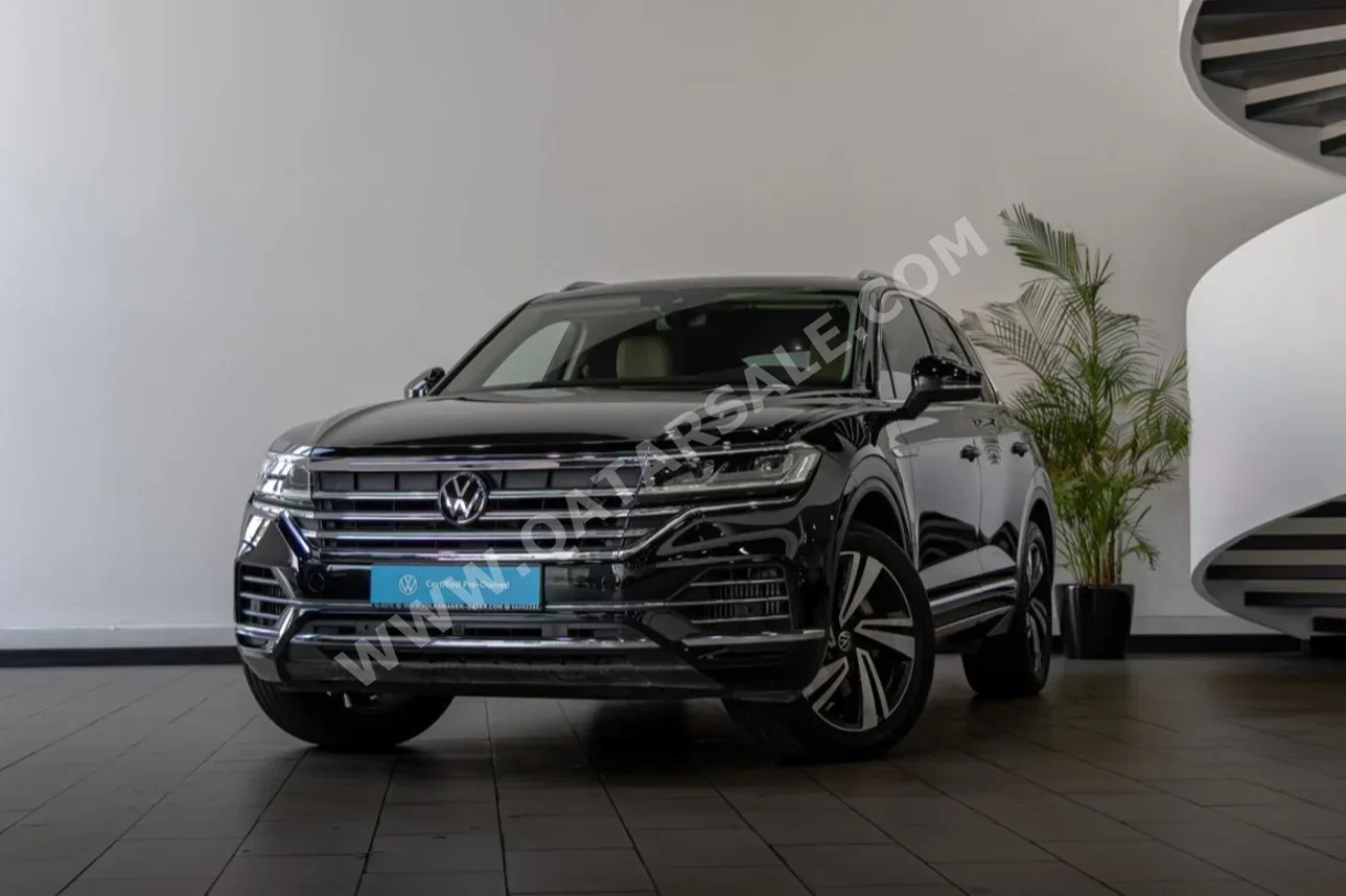Volkswagen  Touareg  Highline plus  2023  Automatic  29,000 Km  6 Cylinder  All Wheel Drive (AWD)  SUV  Black  With Warranty