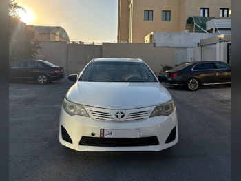 تويوتا  كامري  جي ال  2014  اوتوماتيك  450,000 كم  4 سلندر  سحب امامي  سيدان  أبيض