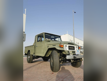 تويوتا  لاند كروزر  جي  1982  عادي  26,000 كم  6 سلندر  دفع رباعي  كلاسك  أبيض