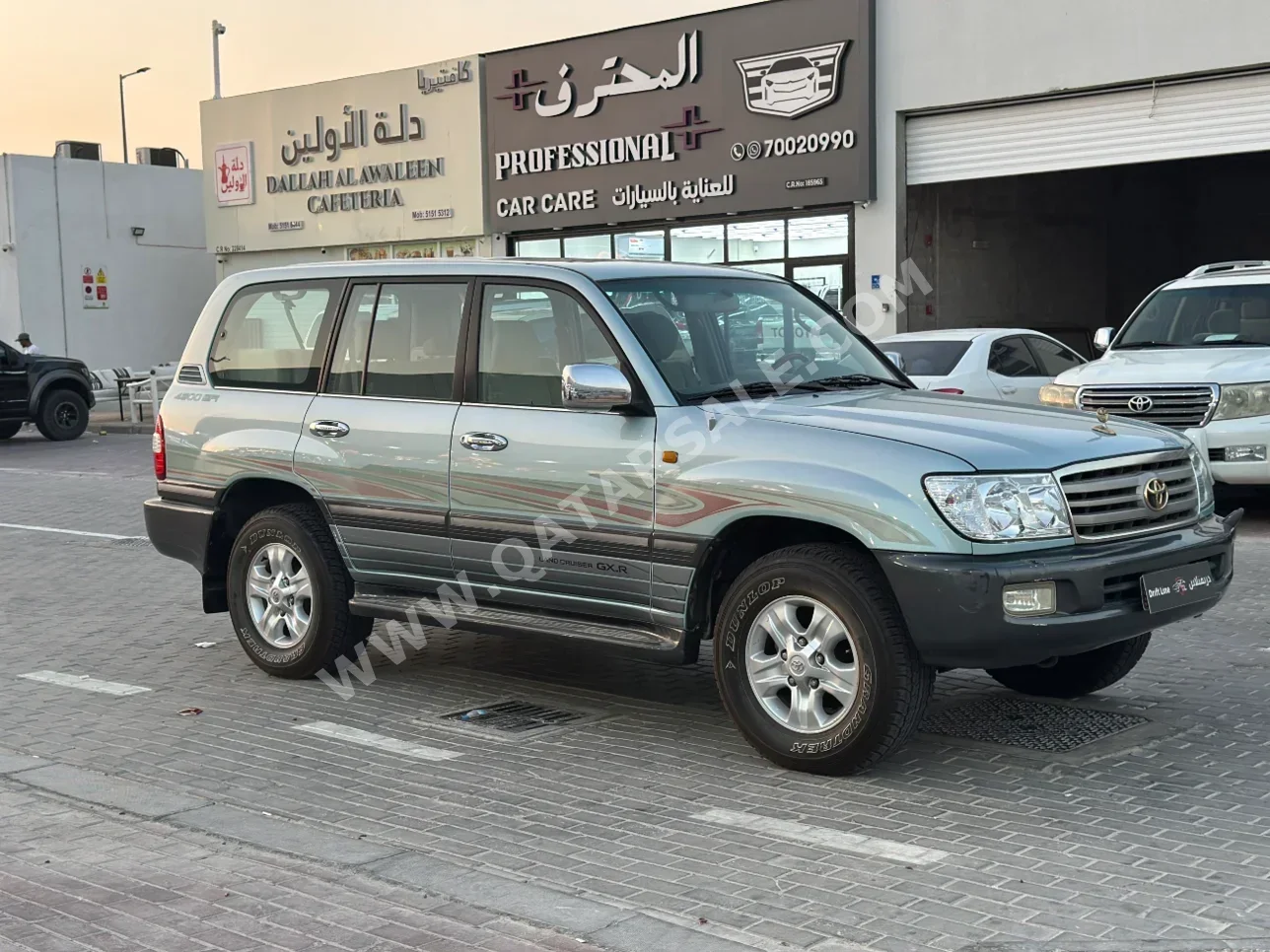 Toyota  Land Cruiser  GXR  2006  Automatic  380,000 Km  6 Cylinder  Four Wheel Drive (4WD)  SUV  Gray