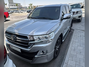 Toyota  Land Cruiser  VXS  2016  Automatic  163,000 Km  8 Cylinder  Four Wheel Drive (4WD)  SUV  Silver