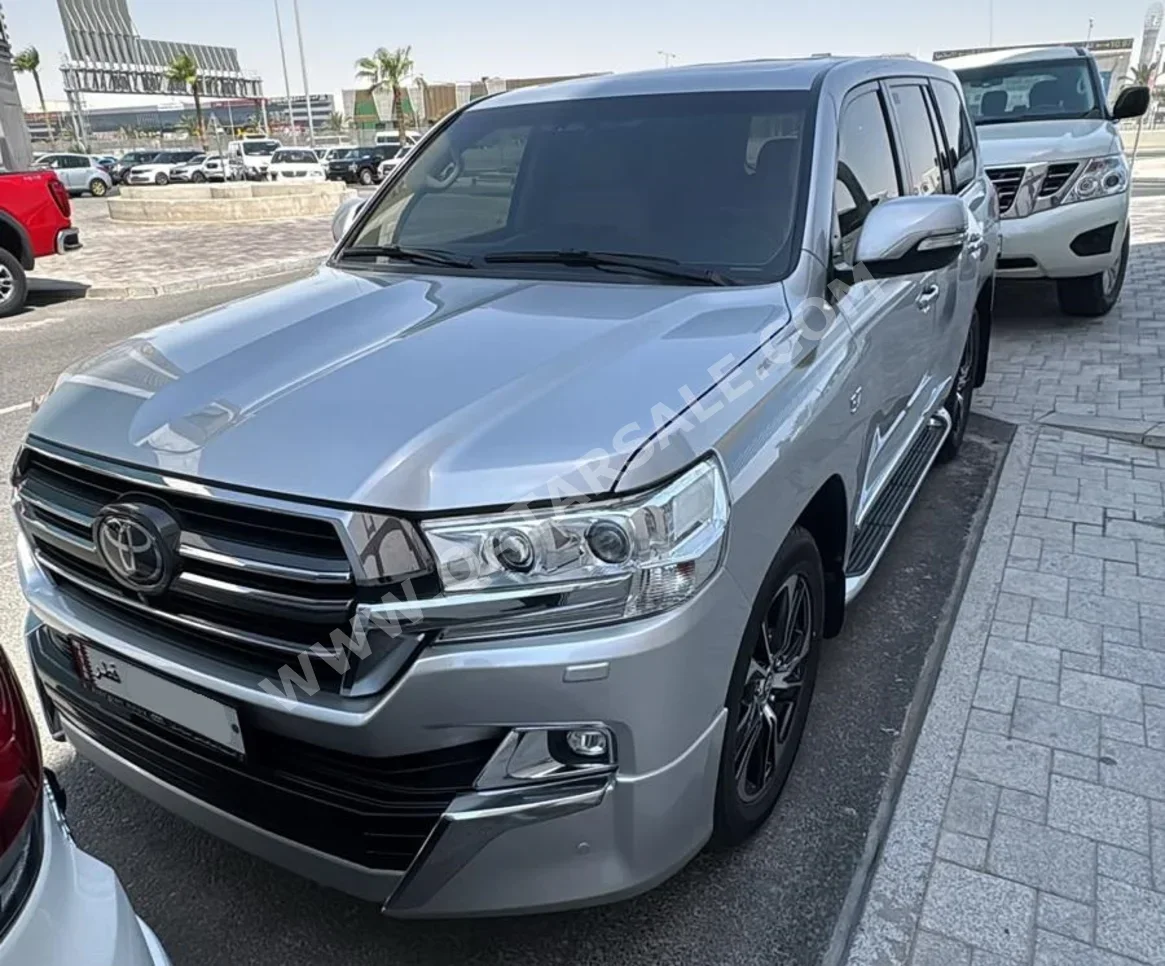 Toyota  Land Cruiser  VXS  2016  Automatic  163,000 Km  8 Cylinder  Four Wheel Drive (4WD)  SUV  Silver