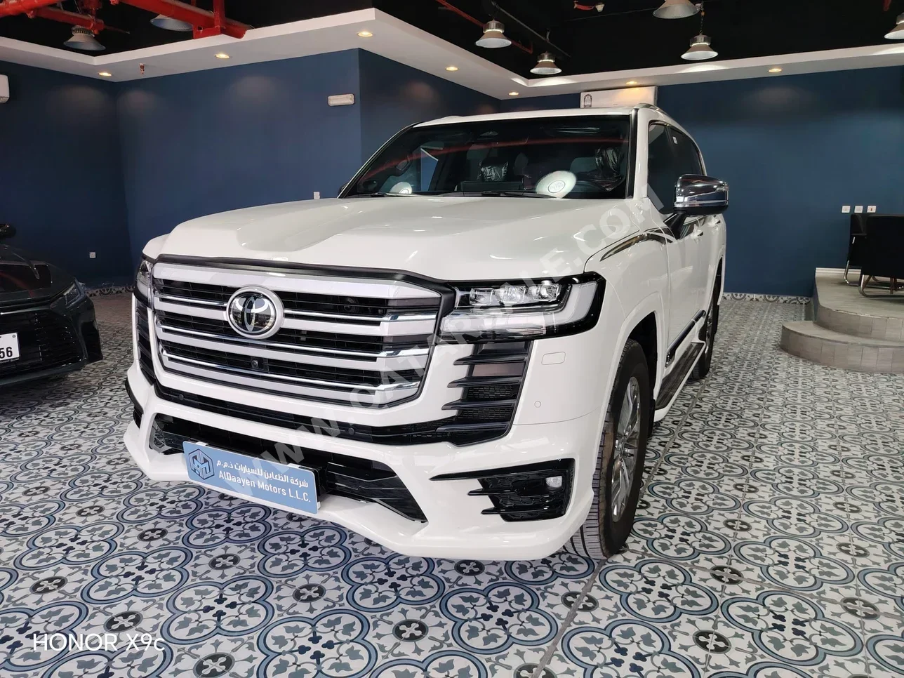 Toyota  Land Cruiser  VXR Twin Turbo  2025  Automatic  17,000 Km  6 Cylinder  Four Wheel Drive (4WD)  SUV  White  With Warranty