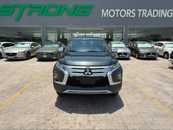 Mitsubishi  Pajero  Montero Sport  2023  Automatic  90,000 Km  6 Cylinder  Four Wheel Drive (4WD)  SUV  Gray