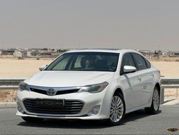Toyota  Avalon  Limited  2015  Automatic  122,000 Km  6 Cylinder  Front Wheel Drive (FWD)  Sedan  White