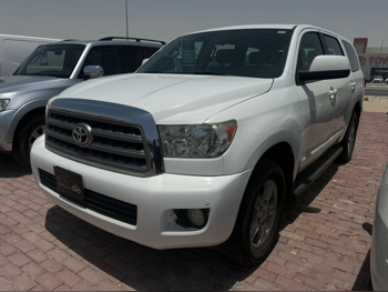 Toyota  Sequoia  SR5  2013  Automatic  262,000 Km  8 Cylinder  Four Wheel Drive (4WD)  SUV  White