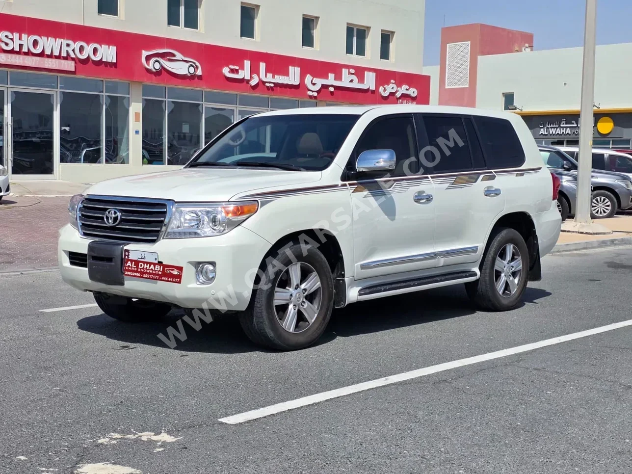 Toyota  Land Cruiser  GXR  2013  Automatic  380,000 Km  8 Cylinder  Four Wheel Drive (4WD)  SUV  White