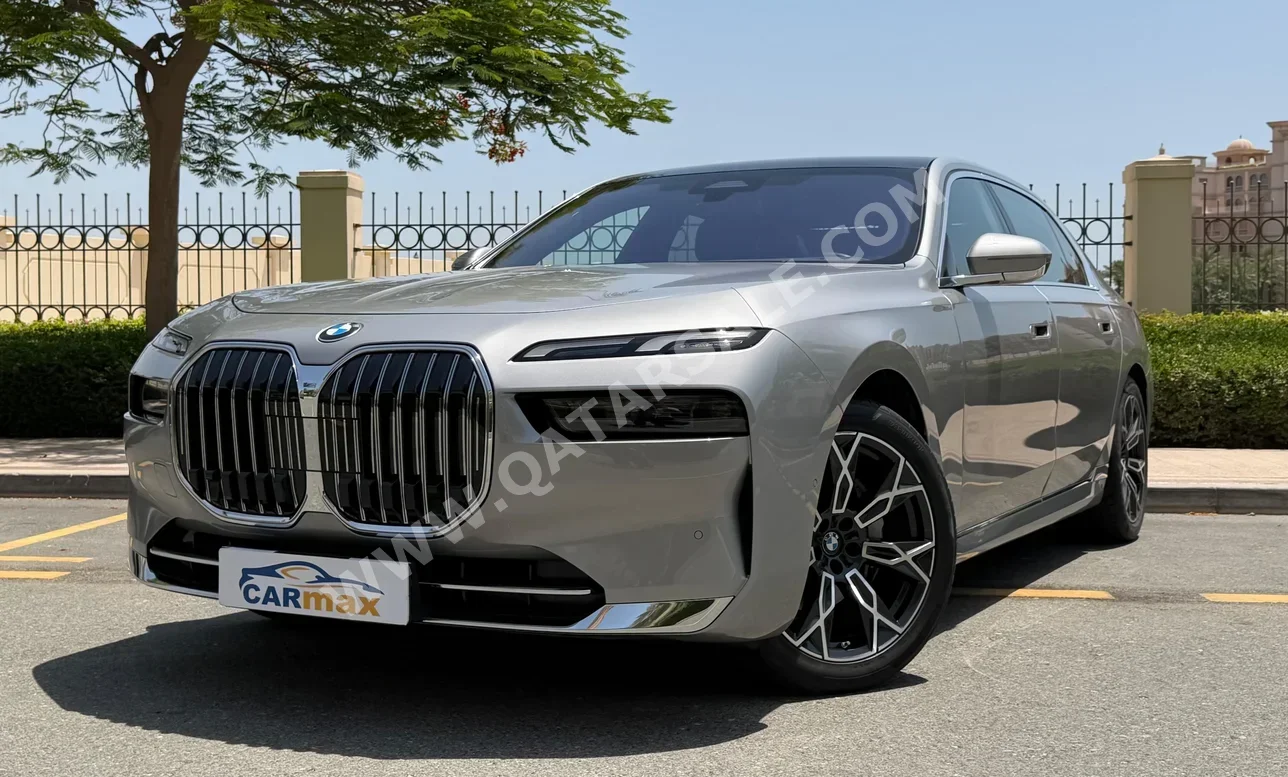 بي ام دبليو  الفئة - السابعة  735  2023  اوتوماتيك  57,000 كم  4 سلندر  دفع خلفي  سيدان  فضي  تحت الضمان