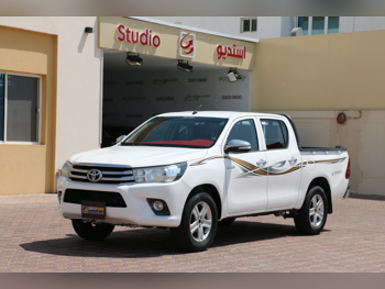 Toyota  Hilux  2016  Automatic  211,000 Km  4 Cylinder  Rear Wheel Drive (RWD)  Pick Up  White