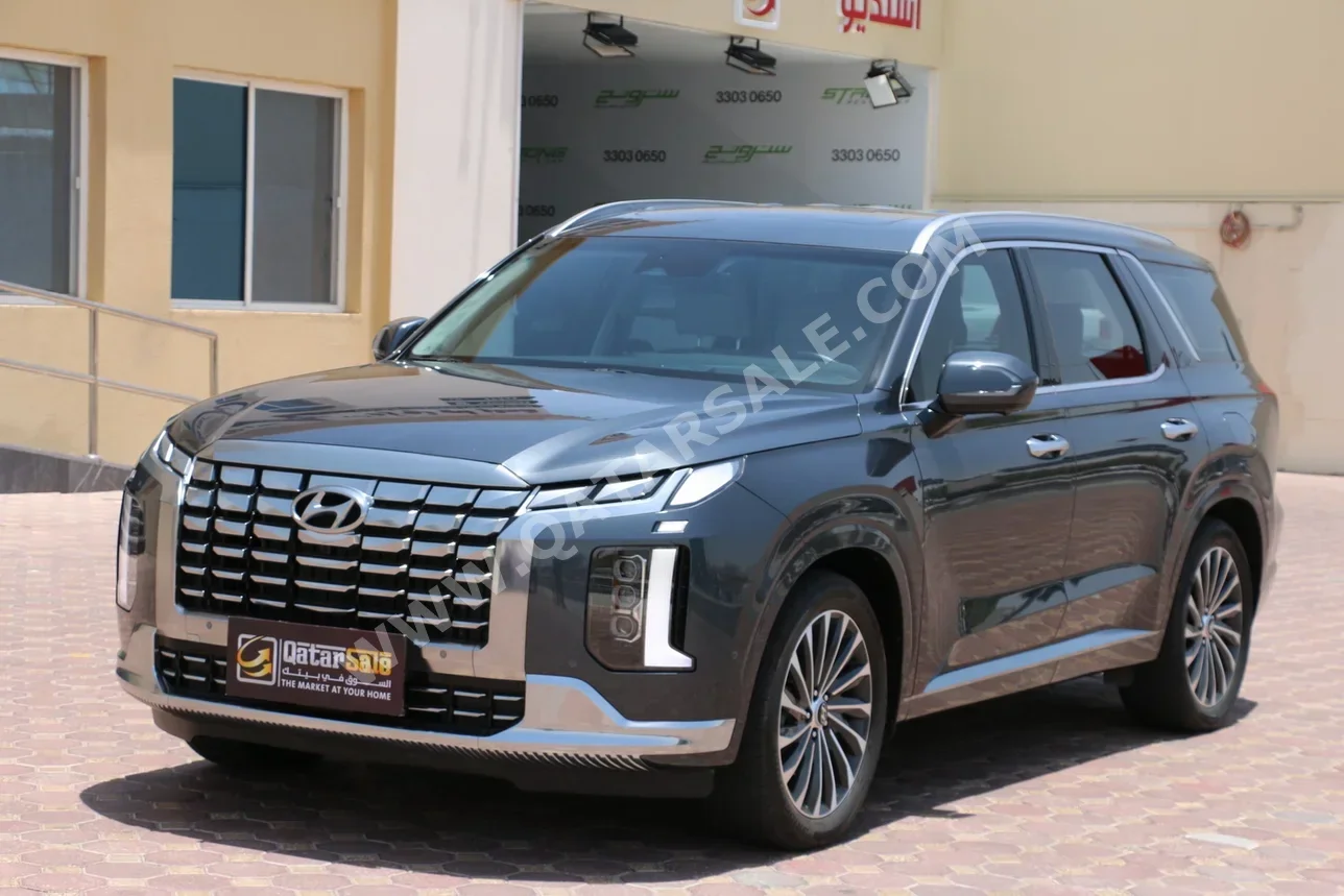 Hyundai  Palisade  Calligraphy  2023  Automatic  22,000 Km  6 Cylinder  Four Wheel Drive (4WD)  SUV  Gray  With Warranty