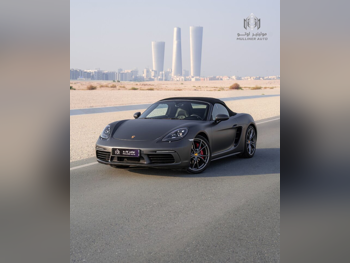 بورش  بوكستر  718  2017  اوتوماتيك  90,000 كم  4 سلندر  دفع خلفي  كشف  رمادي