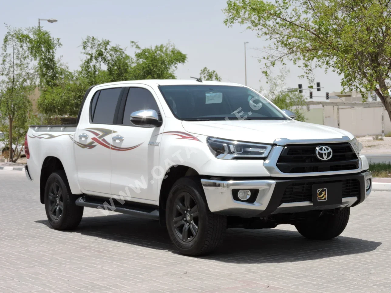 Toyota  Hilux  2025  Manual  40,000 Km  4 Cylinder  Four Wheel Drive (4WD)  Pick Up  White