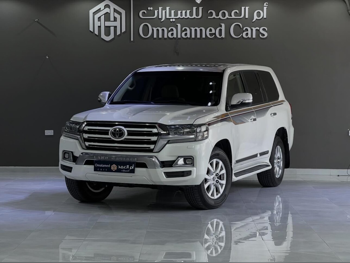 تويوتا  لاند كروزر  جي اكس ار وايت ادشن  2017  اوتوماتيك  228,000 كم  8 سلندر  دفع رباعي  اس يو في  أبيض  تحت الضمان