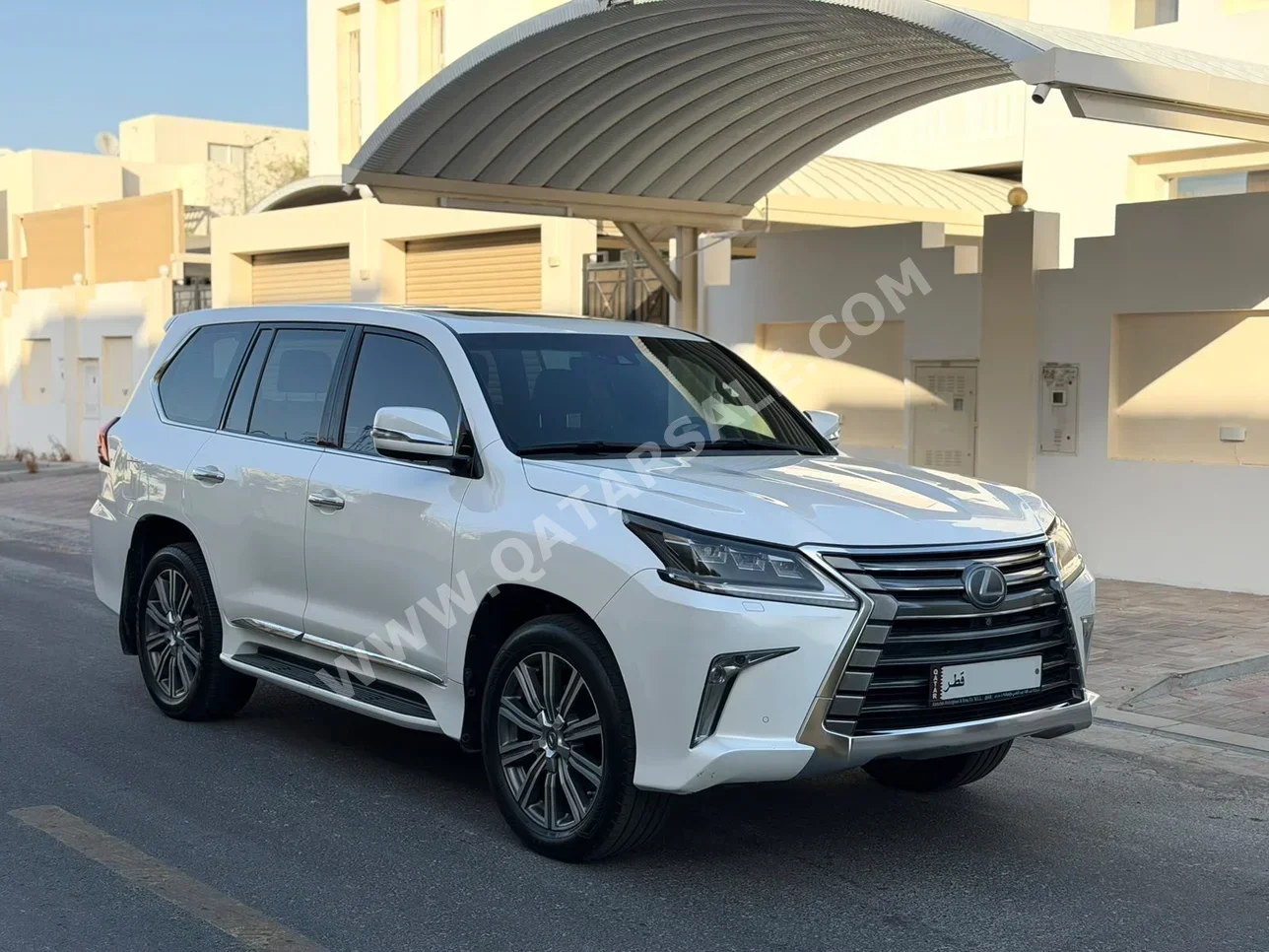 Lexus  LX  570  2017  Automatic  138,000 Km  8 Cylinder  Four Wheel Drive (4WD)  SUV  White